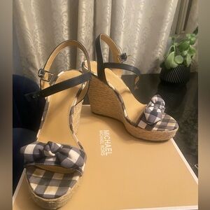 Barely worn Michael kors platform